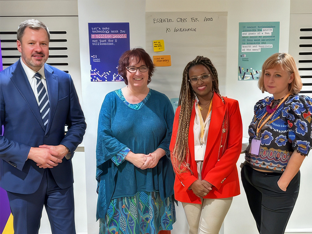 Jeni Tennison meeting with Minister Ed Husic from the Australian Government Department of Industry, Science and Resources alongside Abeba Birhane and Rachel Coldicutt (November 2023)
